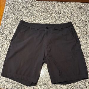 Lululemon - 9” Comission Classic-Fit Shorts - Size 34 Waist